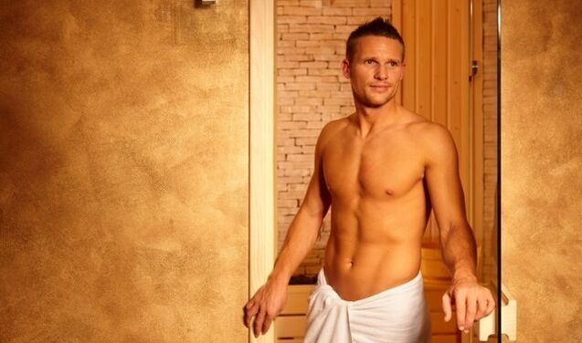 homme dans les bains publics avant l'agrandissement du pénis